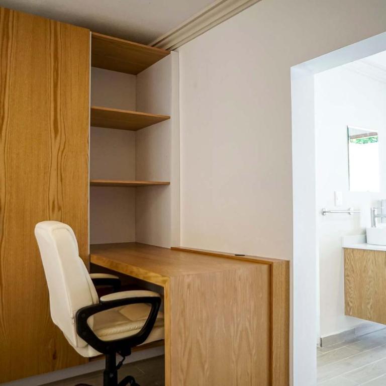 Modern Apartment with Home Office in Prime Location - Apartment - 14