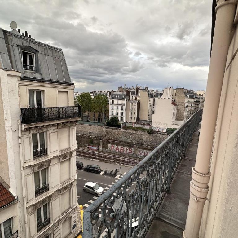 Beautiful T2 with balcony - near Parc Clichy - Appartement - 9