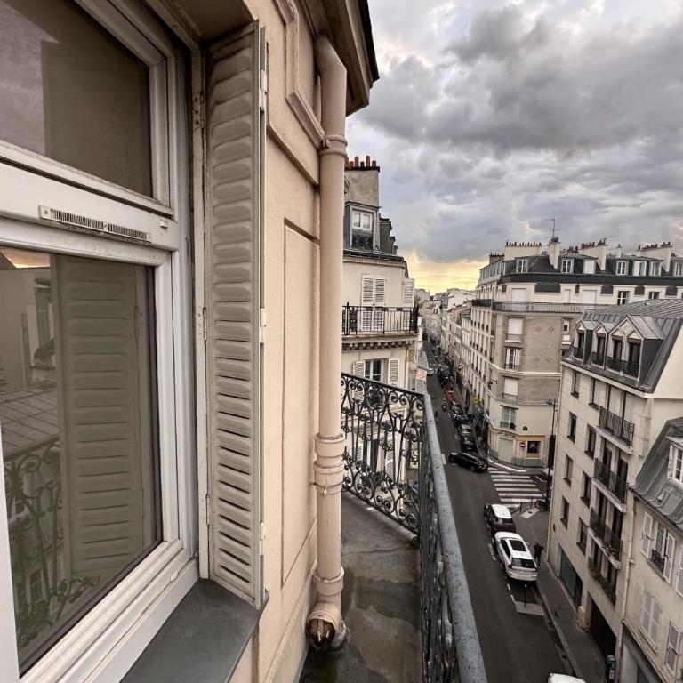 Beautiful T2 with balcony - near Parc Clichy - Appartement - 10