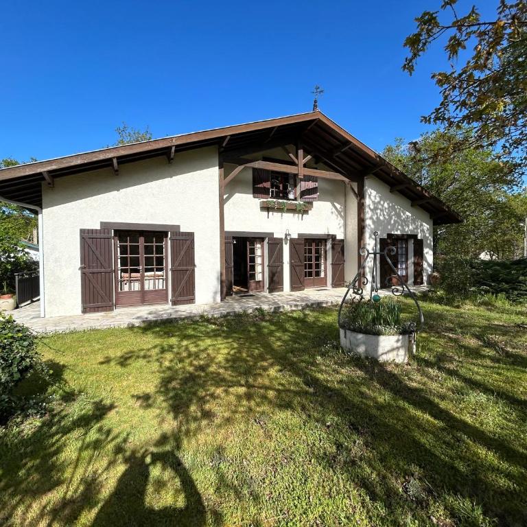 Maison de famille Basque - Five-Bedroom House - 1