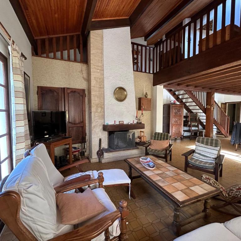 Maison de famille Basque - Five-Bedroom House - 7