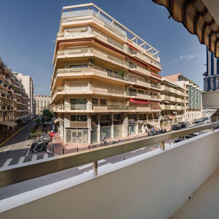 Beautiful 3 bedroom fully renovated - Apartment - 24
