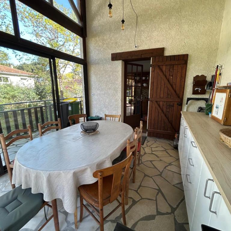 Maison de famille Basque - Five-Bedroom House - 8