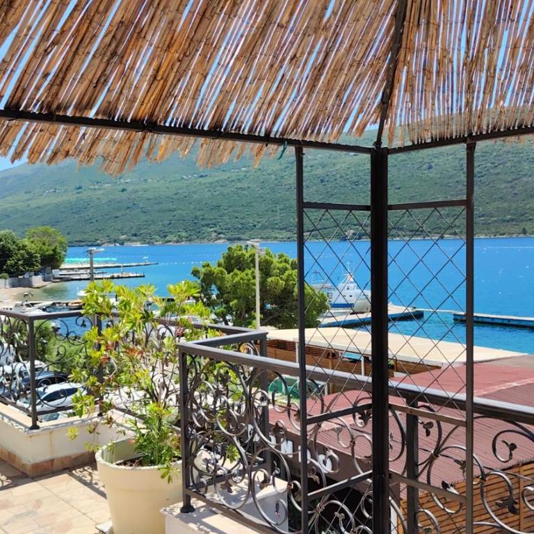 Apartment SM - One-Bedroom Apartment with Terrace and Sea View - Attic - 2
