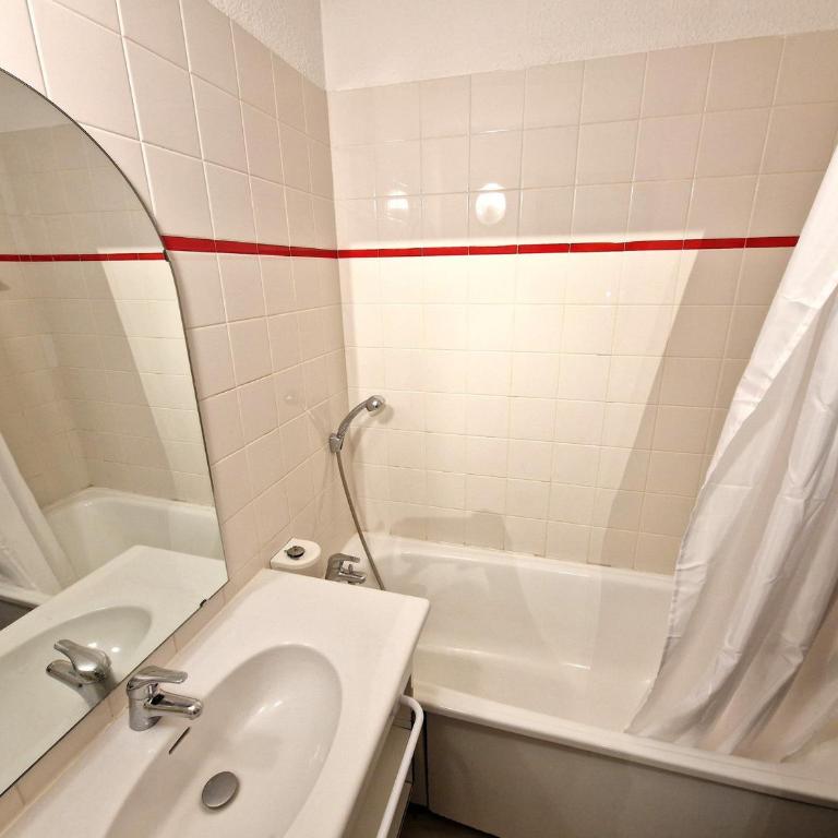 Appartement 2 pièces + cabine, 4-6 pers, 32m², Wi-Fi, Place des Bergers, Modane, proche pistes et commerces - FR-1-265-221 - Appartement (6 Adultes) - 2