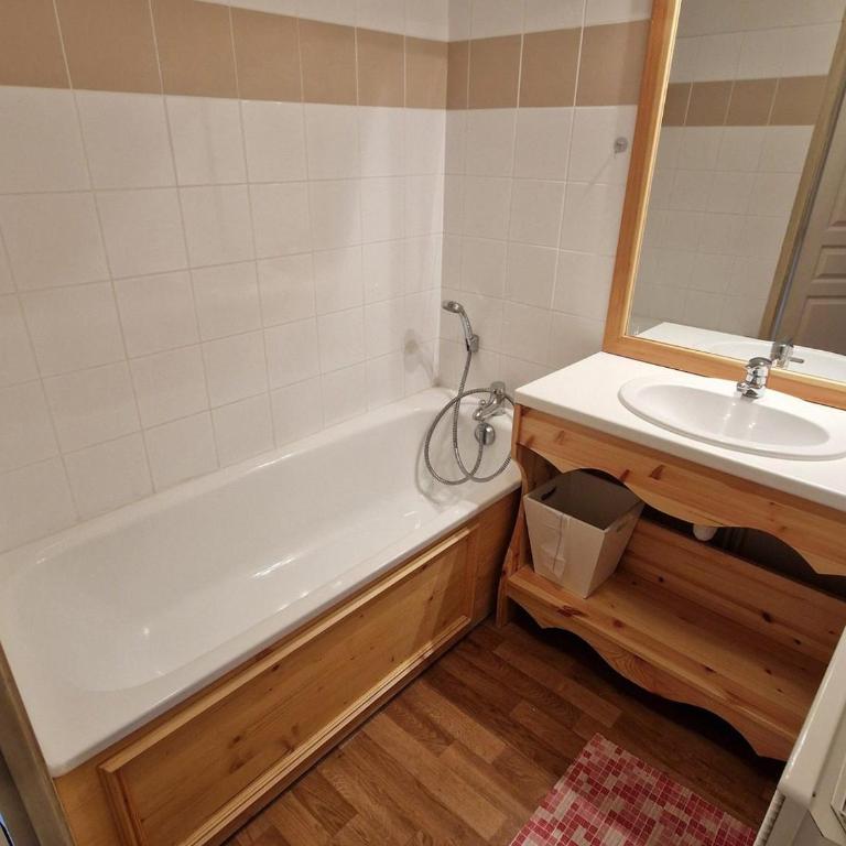 Spacieux appartement 4 pièces pour 6 - 3 chambres - 65m2 - Balcon - Proche télécabine - FR-1-265-308 - Appartement (6 Adultes) - 12