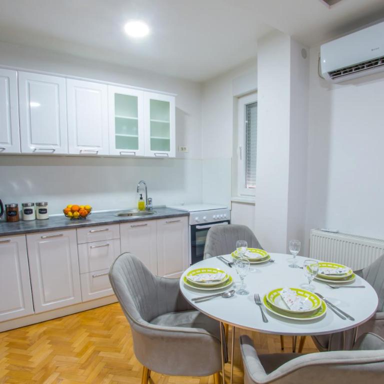 Apartment Sapphire - Three-Bedroom Apartment - 5