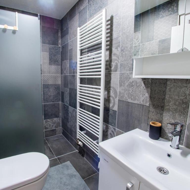 Apartment Sapphire - Three-Bedroom Apartment - 6