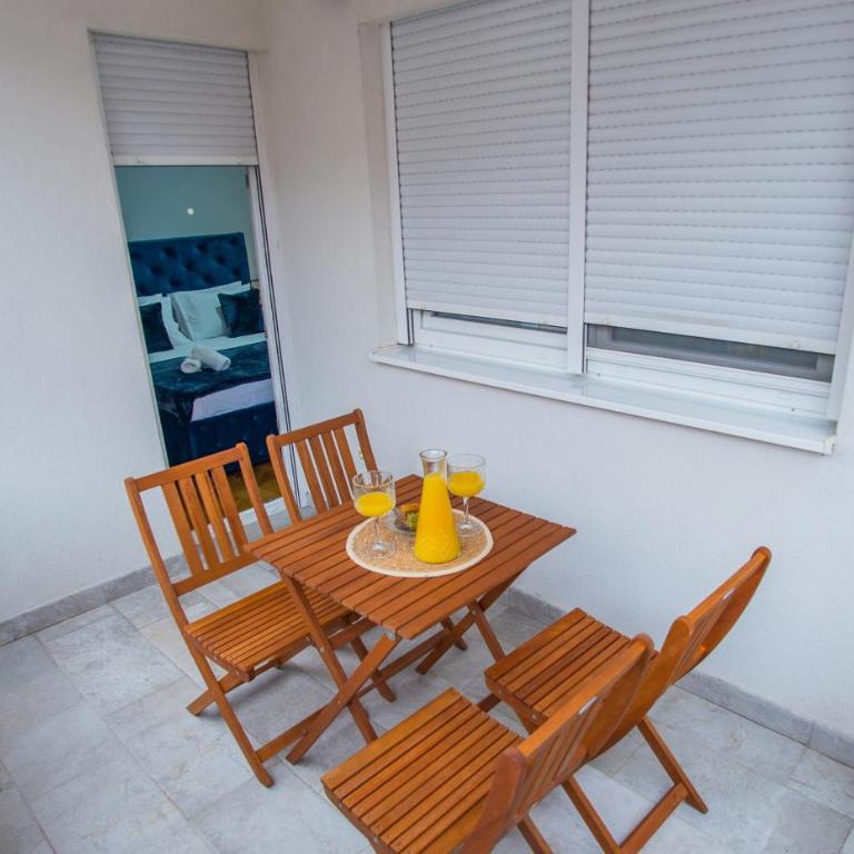 Apartment Sapphire - Three-Bedroom Apartment - 11