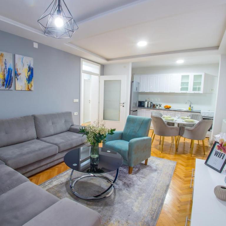 Apartment Sapphire - Three-Bedroom Apartment - 1