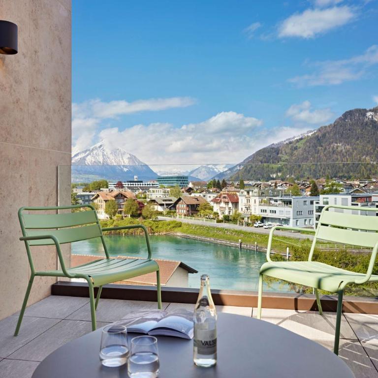 Essential by Dorint Interlaken - Junior Suite mit zwei Terrassen - 3