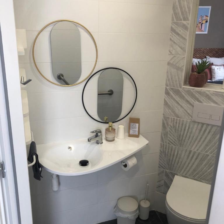 "Les Logis d'Argent Mimizan Chambre d'hôte qualité HOTEL avec WC, SDB, TV, Wifi, Option Petit Déjeuner , Parking - Chambre Double avec Salle de Bains Privative - 2