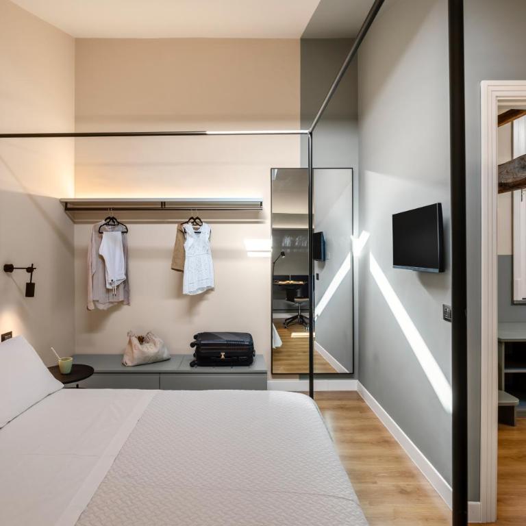 Cathedral Room&Loft - One-Bedroom House - 6