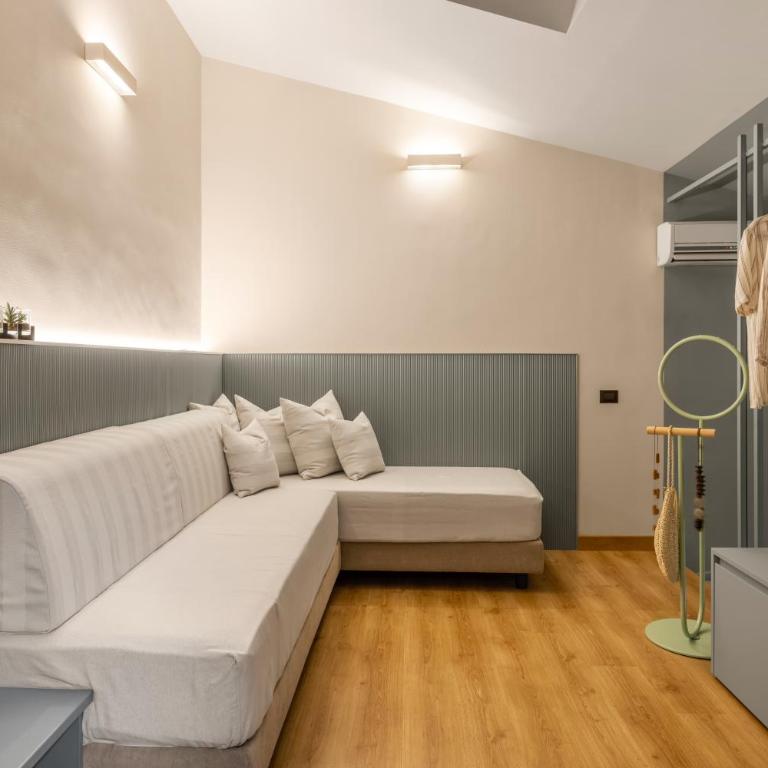 Cathedral Room&Loft - One-Bedroom House - 13