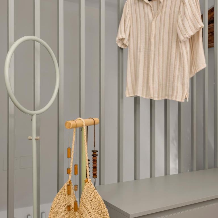 Cathedral Room&Loft - One-Bedroom House - 16