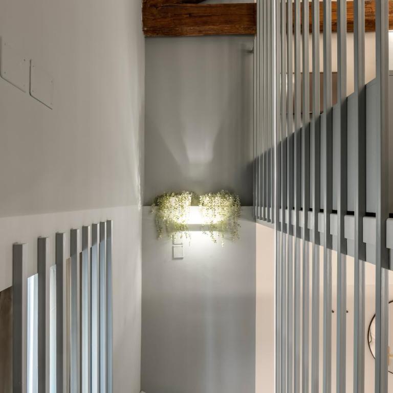 Cathedral Room&Loft - One-Bedroom House - 18