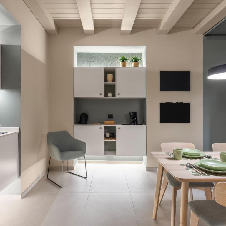 Cathedral Room&Loft - One-Bedroom House - 22