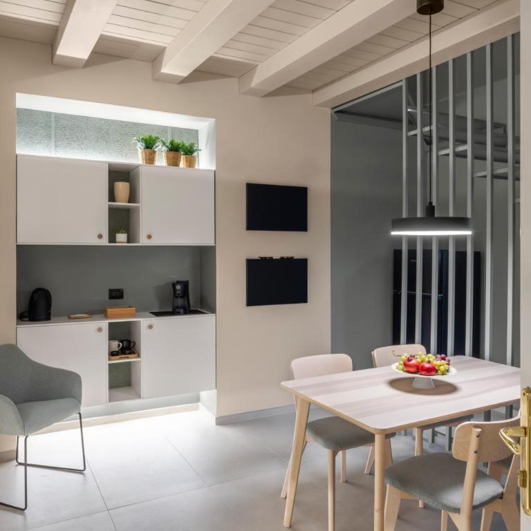 Cathedral Room&Loft - One-Bedroom House - 30