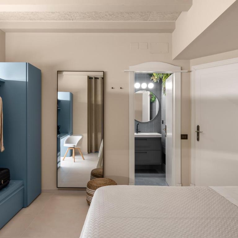 Cathedral Room&Loft - Double Room with Private Bathroom - 2