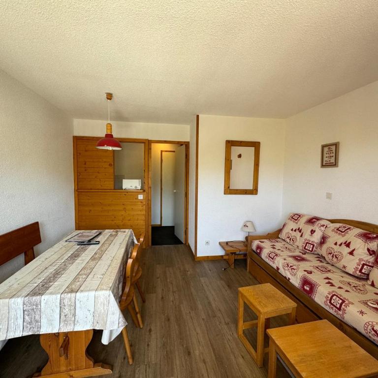Appartement confortable et lumineux près des pistes avec balcon, WiFi et animaux admis - One-Bedroom Apartment - 11