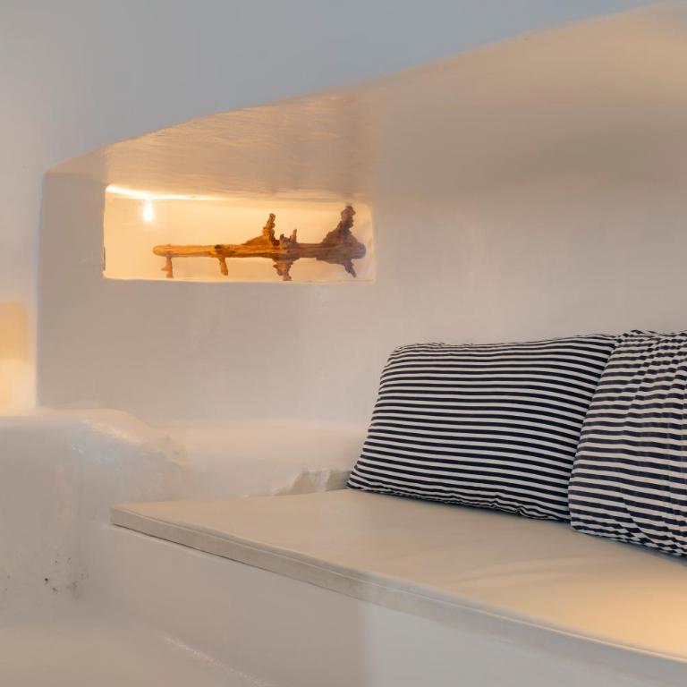 Luxury Sea Front Caleton 40 - Three-Bedroom Villa - 20