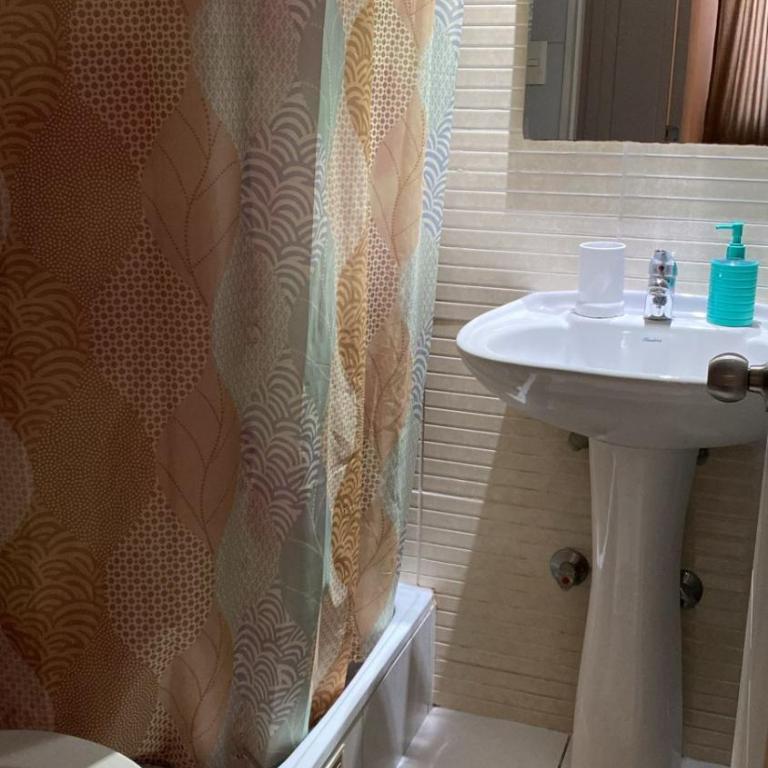 Lindo Departamento Santa Lucia - Habitación Familiar con baño privado - 15