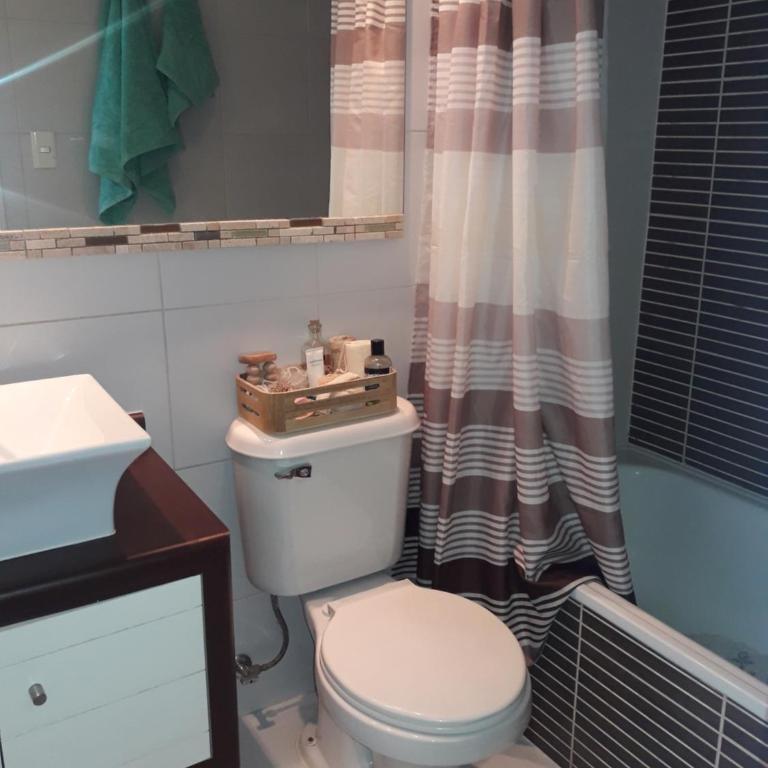 Lindo Departamento Santa Lucia - Habitación Familiar con baño privado - 13