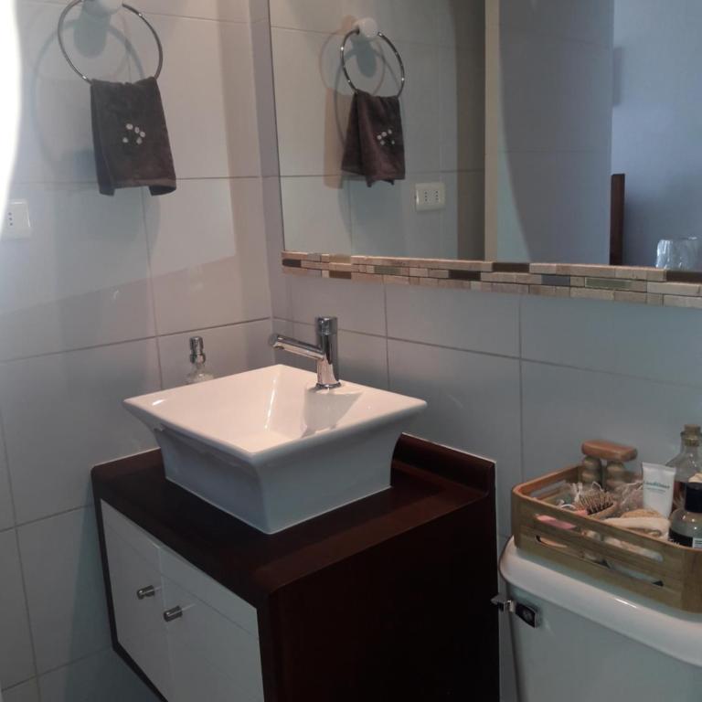 Lindo Departamento Santa Lucia - Habitación Familiar con baño privado - 14