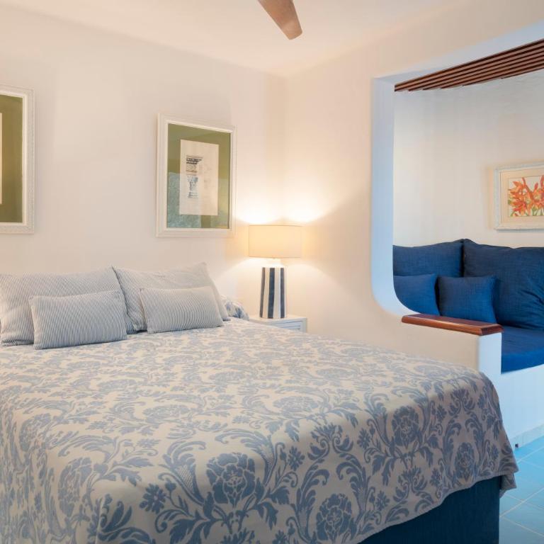Luxury Sea Front Caleton 40 - Three-Bedroom Villa - 27