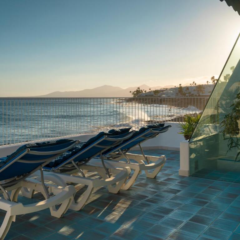 Luxury Sea Front Caleton 40 - Three-Bedroom Villa - 31