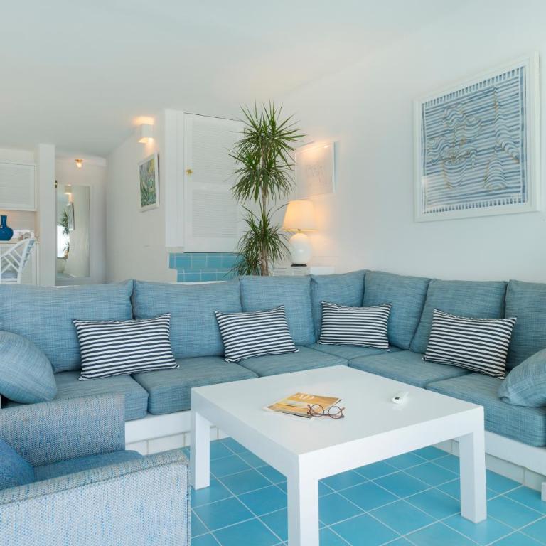 Luxury Sea Front Caleton 40 - Three-Bedroom Villa - 9