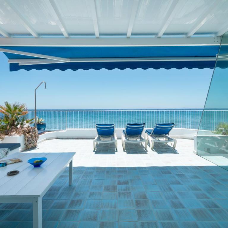 Luxury Sea Front Caleton 40 - Three-Bedroom Villa - 3