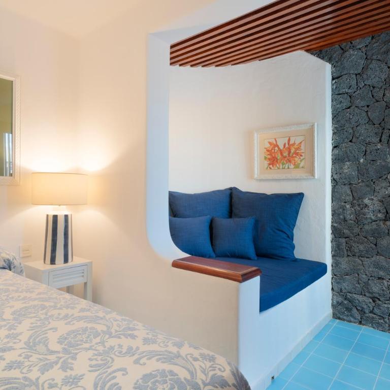 Luxury Sea Front Caleton 40 - Three-Bedroom Villa - 29