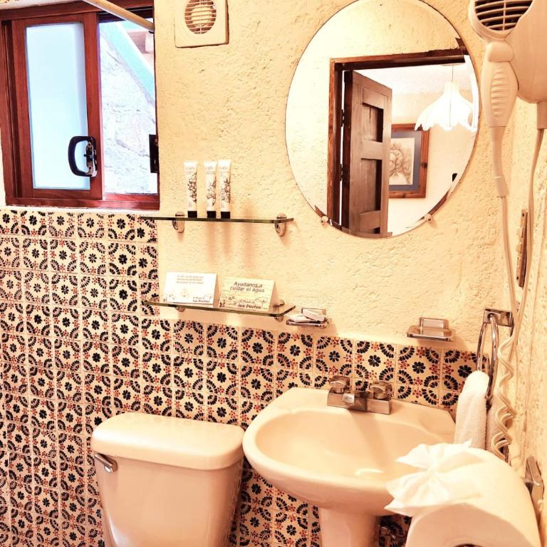 El Meson de los Poetas - Standard Room - 9