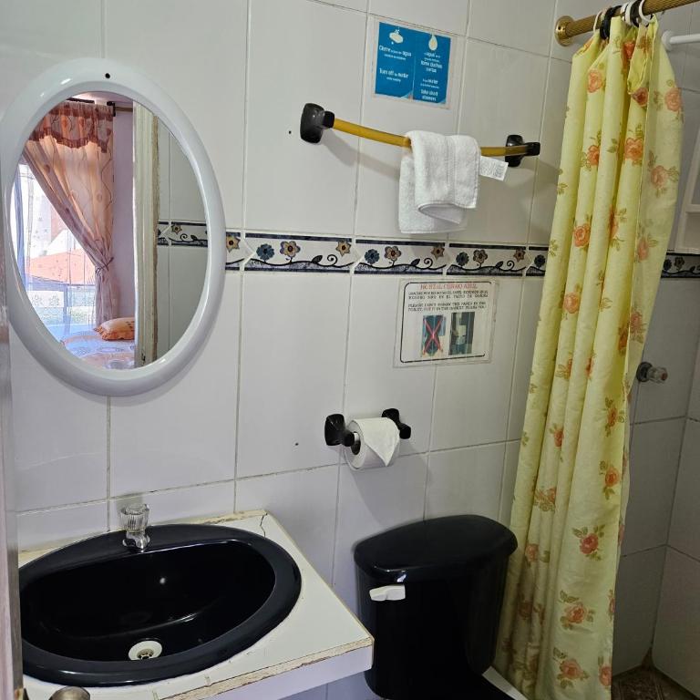 Hostal Cerro Azul - Habitación Triple - 13