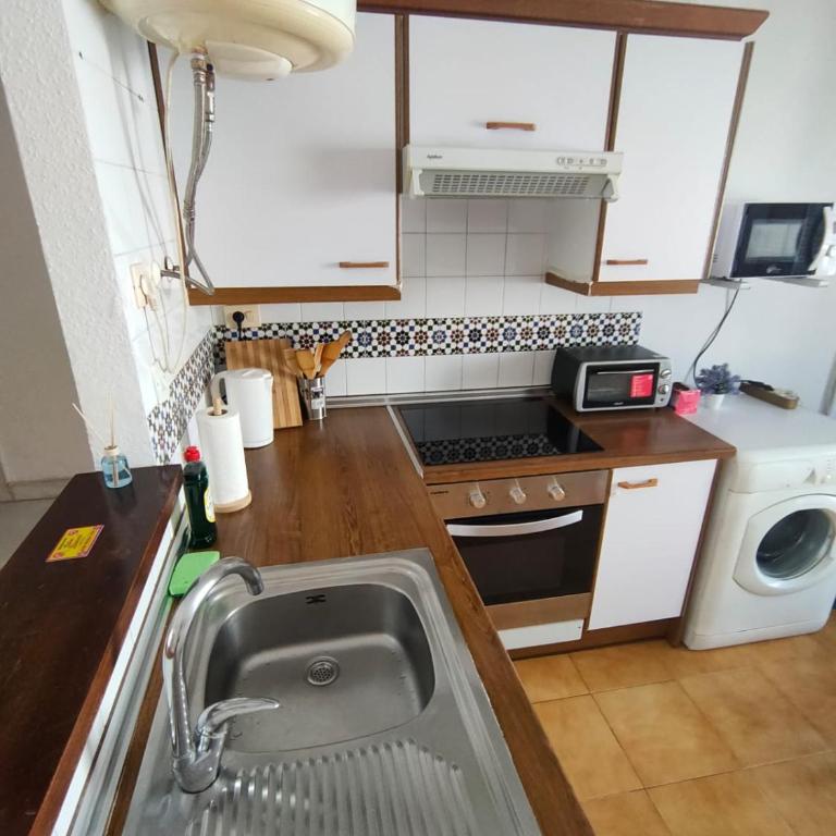 Apartment Los Locos Beach with Balcony and Wi-Fi - One-Bedroom Apartment - 14