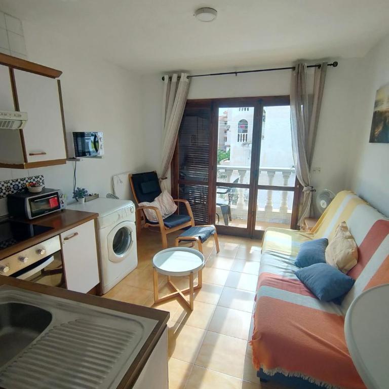 Apartment Los Locos Beach with Balcony and Wi-Fi - One-Bedroom Apartment - 9