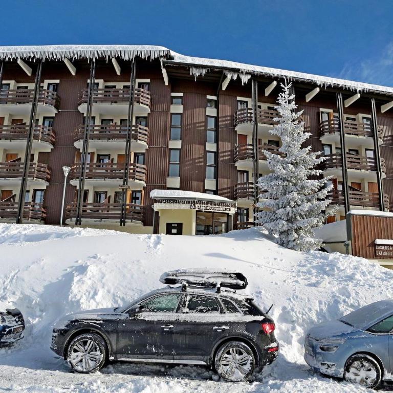 Studio rénové, lumineux avec balcon, près des pistes, parking inclus - Appartement 1 Chambre - 9