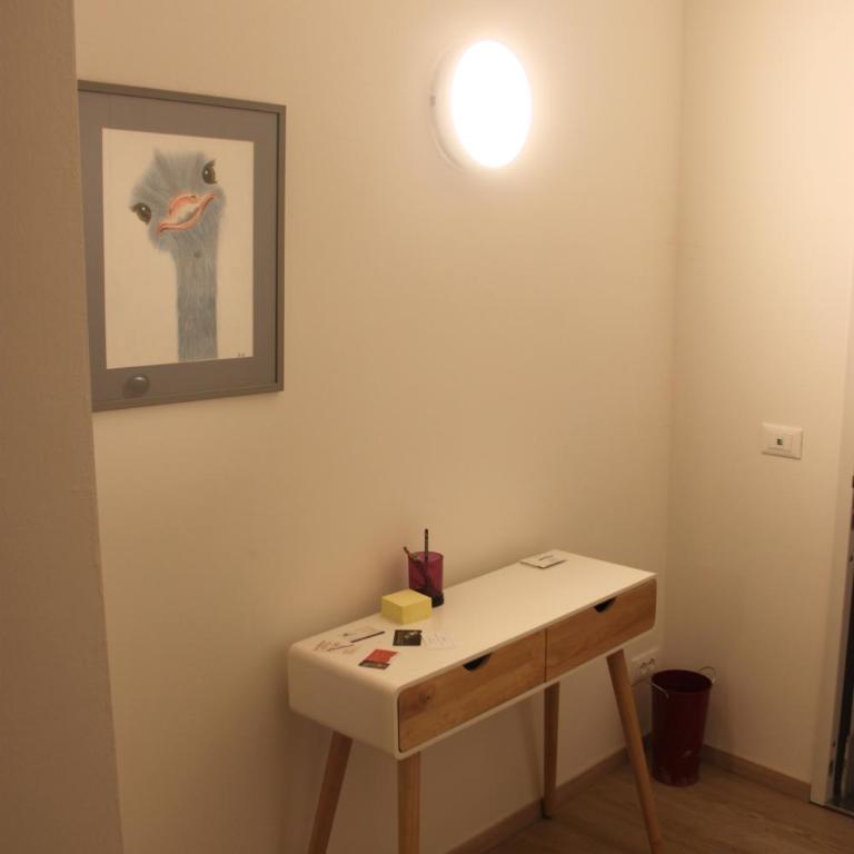 B&B Color Rovereto - Camera Matrimoniale con Bagno in Comune - 11