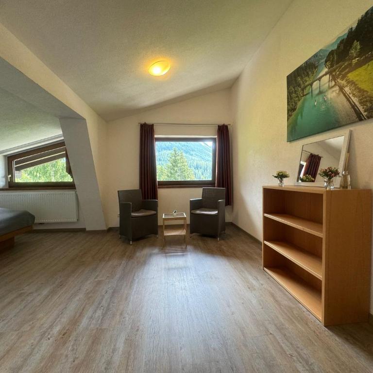 Sonnenburg Hotel - Doppelzimmer mit Bergblick - 7