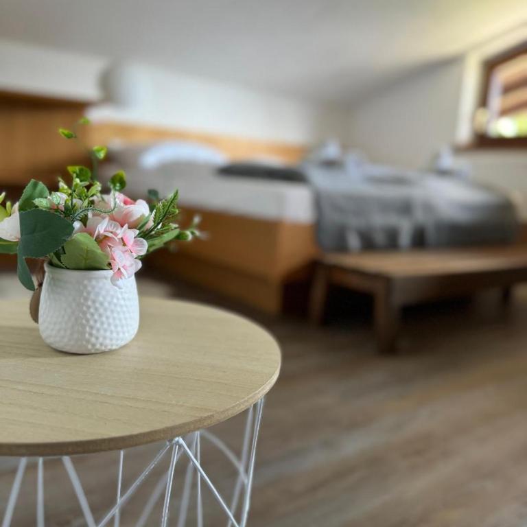 Sonnenburg Hotel - Doppelzimmer mit Bergblick - 9