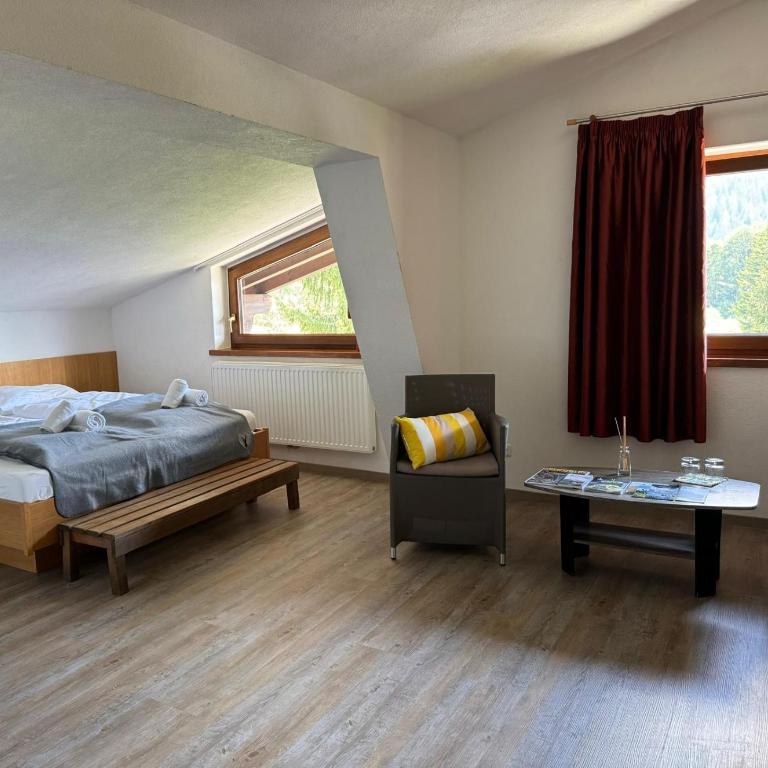 Sonnenburg Hotel - Doppelzimmer mit Bergblick - 6