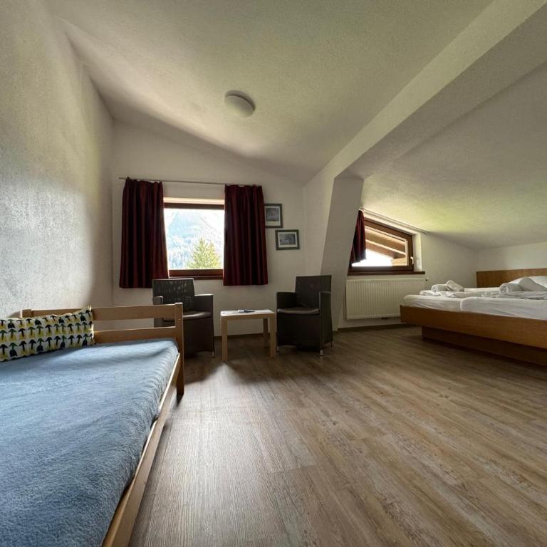 Sonnenburg Hotel - Doppelzimmer mit Bergblick - 11