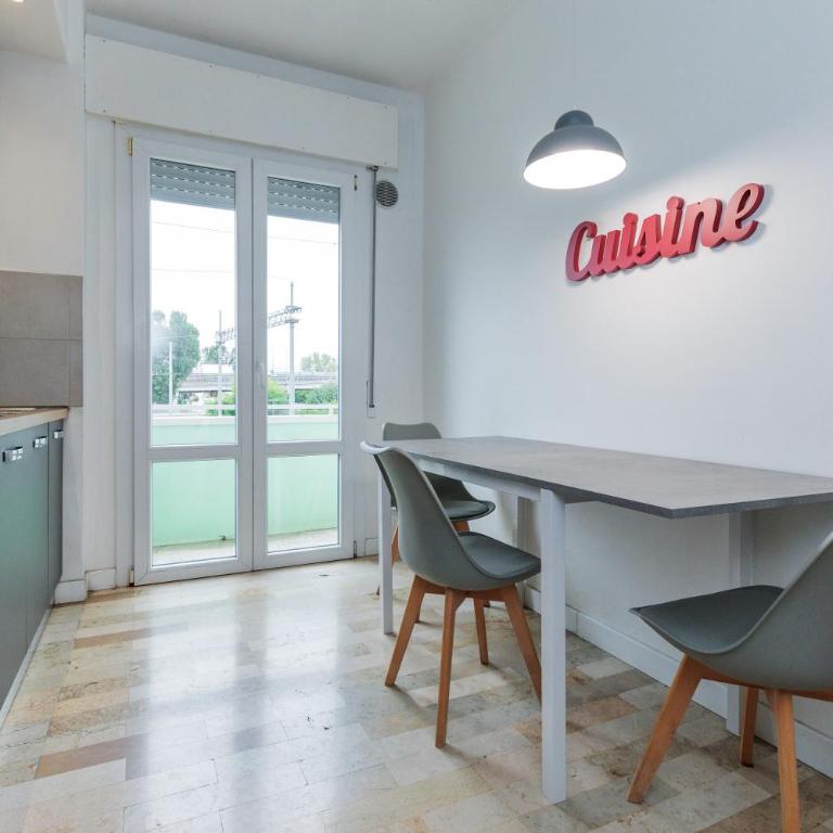 FREE PARK Hapton house Trento 19 1 Mestre Easy to Venice - Two-Bedroom Apartment - 10