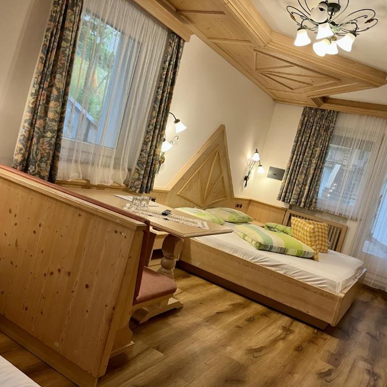 Dolomites Base Camp Hotel Olympia - Camera Tripla - 1