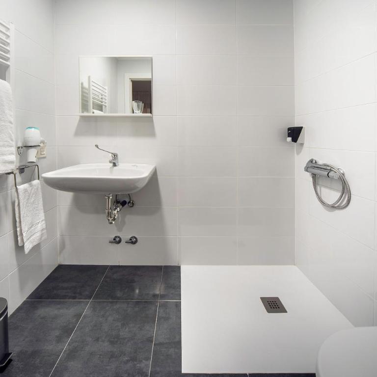 Casual Serantes Bilbao - Habitación Doble con baño privado - 18