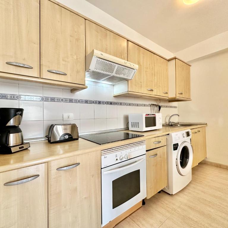 Alta Beachside Apartments - Two-Bedroom Apartment with Balcony - 4