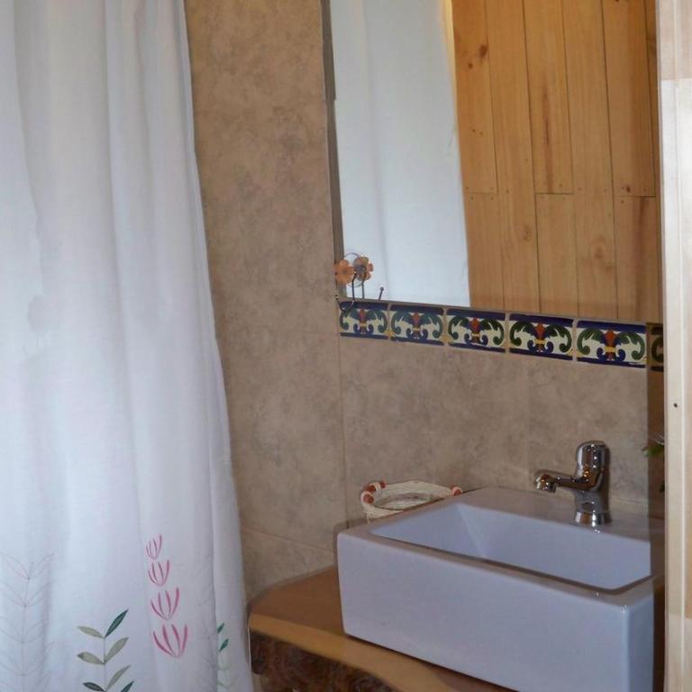 CasaVerde Hostal Ecologico - Habitación Triple con baño privado - 1
