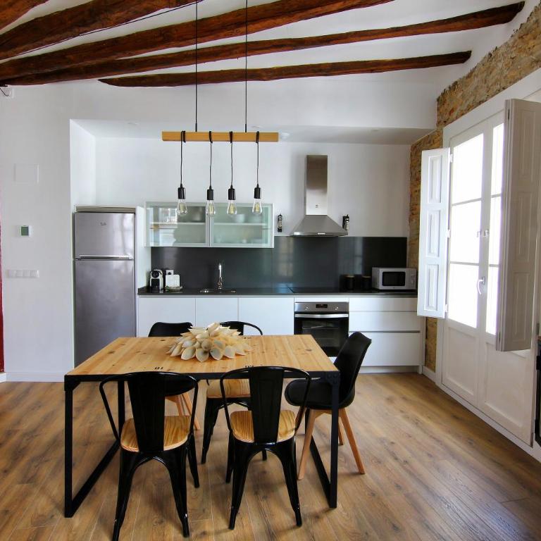 Apartamentos Almada - calle Alfonso - Plaza SAS - Apartamento Deluxe de 2 dormitorios - 1