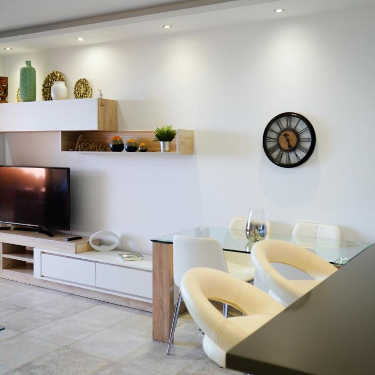 Ático con vistas al mar - Three-Bedroom Apartment - 24